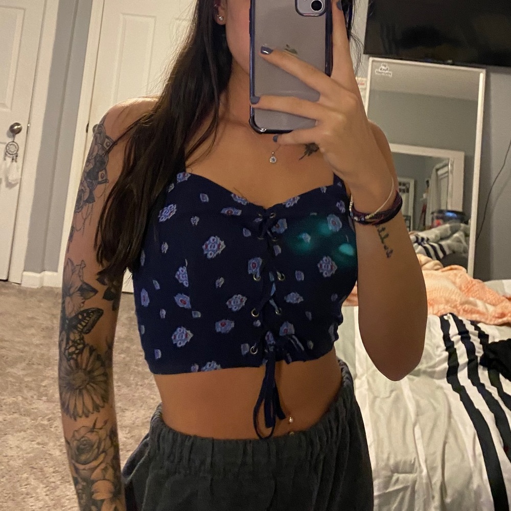 blue pattern cropped top